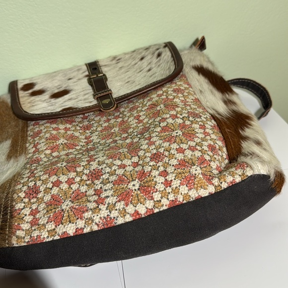 MYRA WOMEN'S floral COWHIDE BACKPACK - Picture 9 of 9
